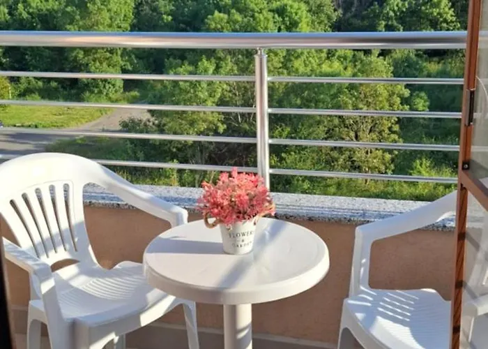 Apartament отличен двустаен