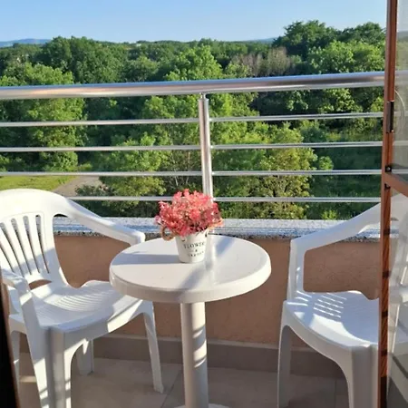 отличен двустаен Apartamento *